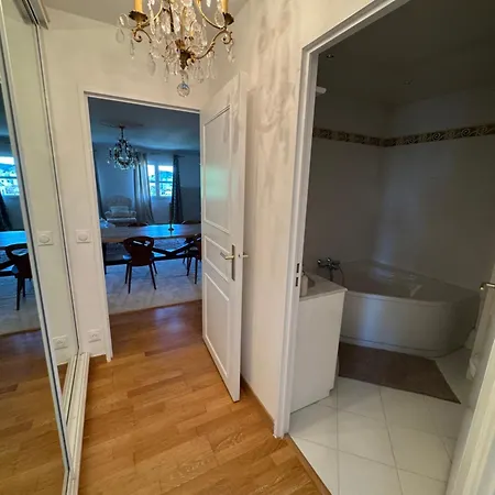 Апартаменты Calme Et Elegance Au Coeur De